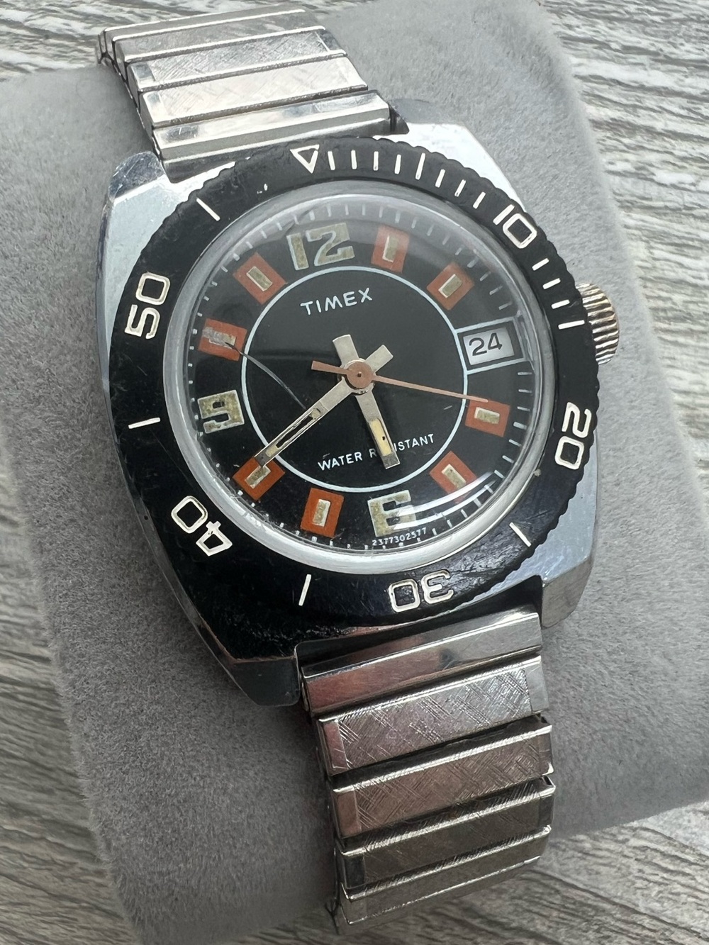 1970s Timex Diver mechanical Watch Black Dial Stainless Steel Bracelet 30mm